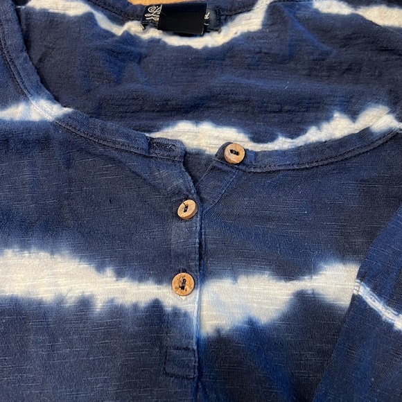 Luck Brand Tye dye long sleeve Henley - Picture 3 of 5
